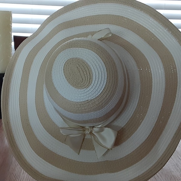 Beachy hat - Picture 2 of 2